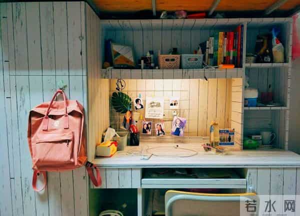 三对一的大学寝室