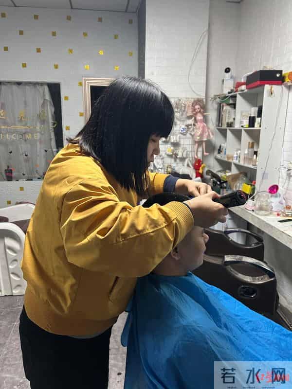 18岁准大学生救人身亡获评“见义勇为”，母亲为求一篇“公开报道”四处奔走：不想他做了好事还被瞎猜