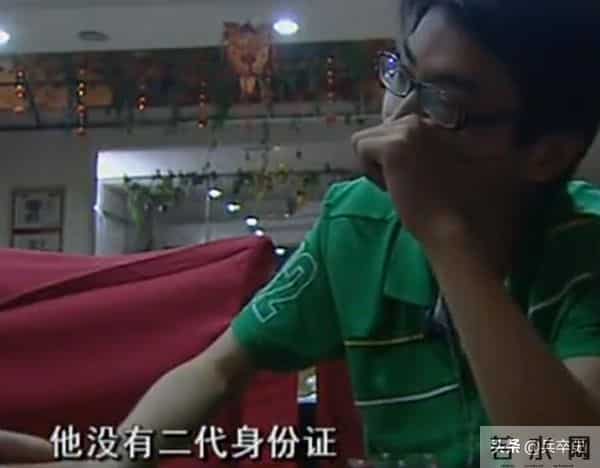 大学生寂寞成灾悲剧！湖北22岁大学生网游成瘾，沉溺网吧10年，归家5天后惨死