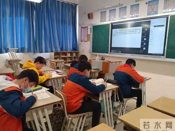 上海中小学生在线学习首日，我们观察到这些有意思的画面