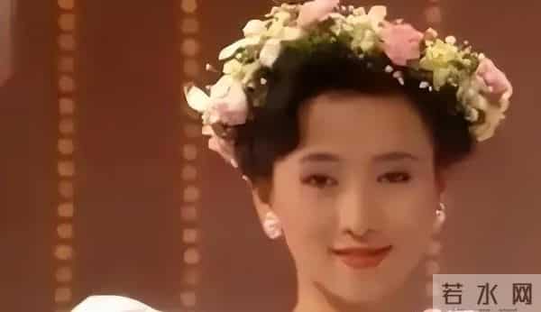 她是清华教授之女，拍三级片与父母决裂，如今再不让女儿进娱乐圈