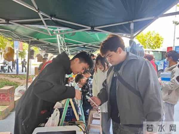 热血青春点亮生命，湖北水利水电职业技术学院学子挽袖献血