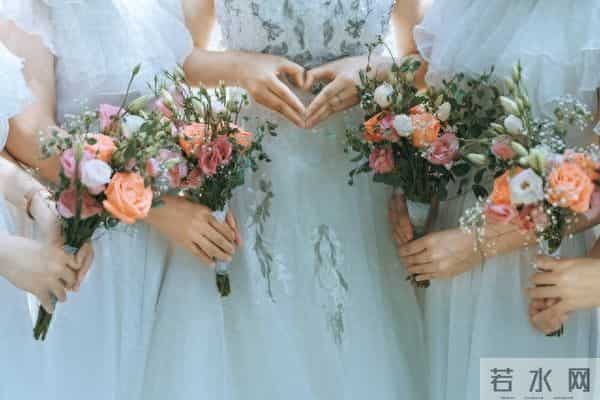 大学女生兼职00后女孩兼职“职业伴娘”