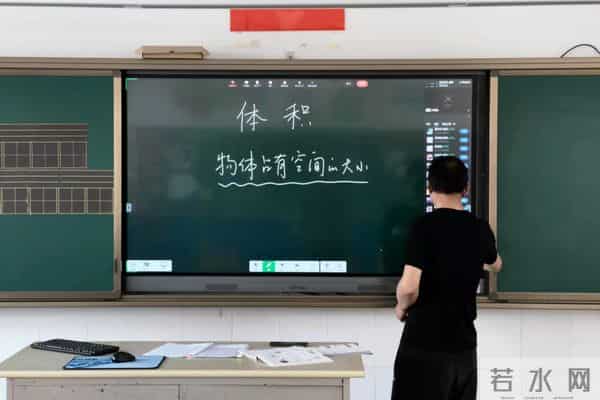 上海中小学生在线学习首日，我们观察到这些有意思的画面