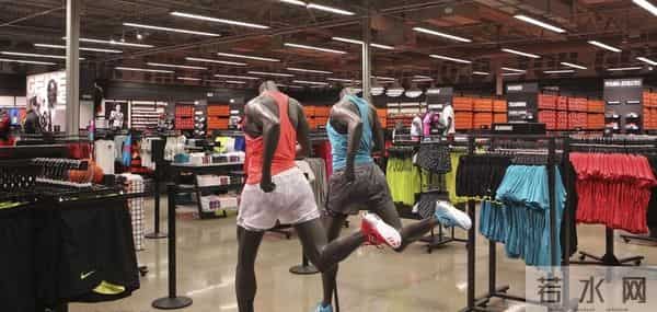 郑强最新演讲打脸了!耐克暴涨2000亿重回巅峰,郑强教授一语点醒众人