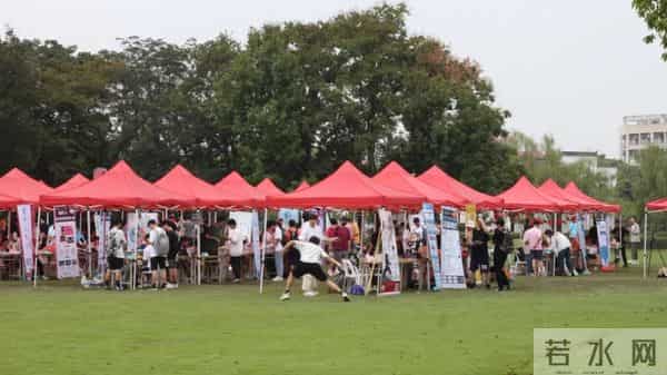 全“新”启航！上大学生社团集体亮相