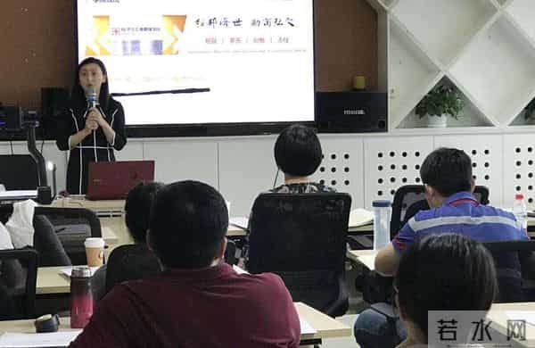 高校忘开必修课大学生 的“抢课大战”，为什么都说很重要？新生必看避坑指南来了