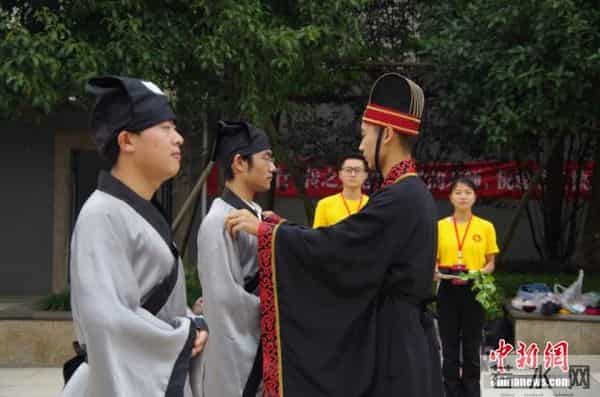 古代学童入学礼古代“入学”冷知识：多大上学？有什么仪式？