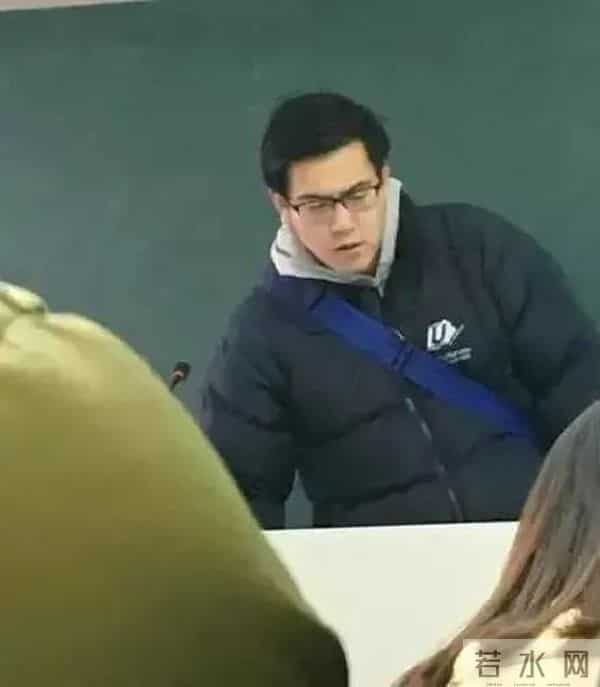 大学体育老师酷似彭于晏