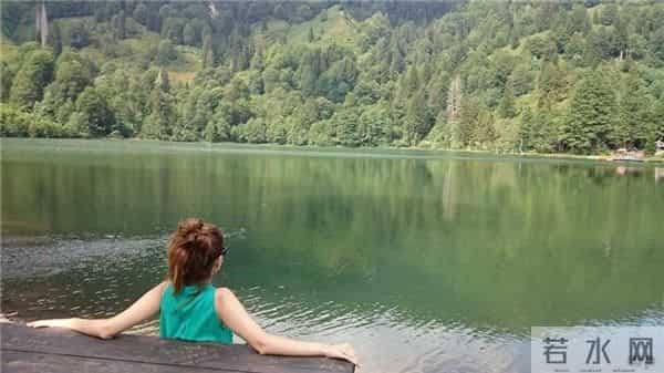 活着走着爱着生活是开水，不论冷热，只要适合的温度