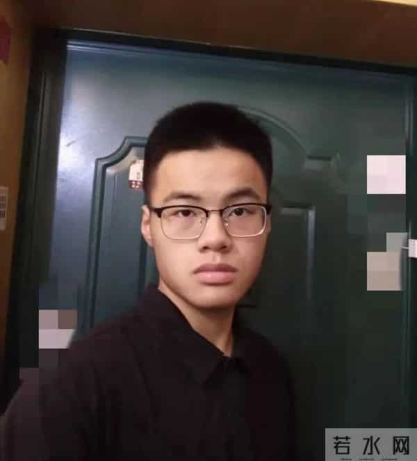 在教学楼里和学长