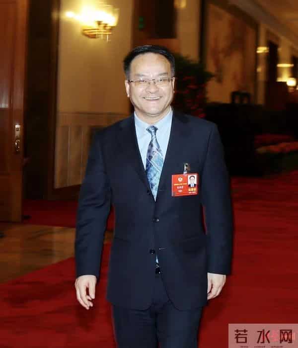 今年毕业生该如何择业?多位代表委员畅聊:没有标准答案,但提倡“先就业再择业”