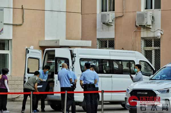 直击高考试卷转运