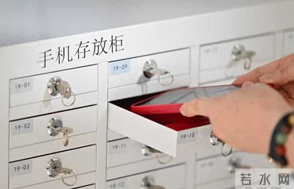 实拍高考阅卷现场