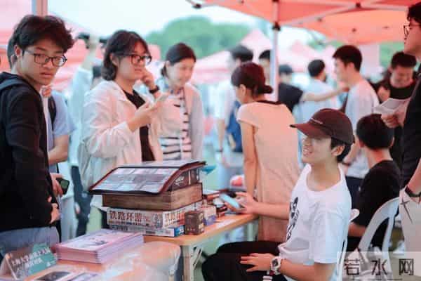 全“新”启航！上大学生社团集体亮相