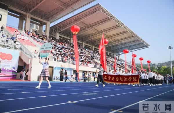 校运会通讯稿英姿飒爽展青春风采 顽强拼搏迎百年华诞——兰州交通大学第五十二届运动会隆重开幕