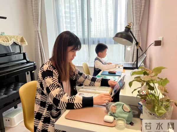 上海中小学生在线学习首日，我们观察到这些有意思的画面