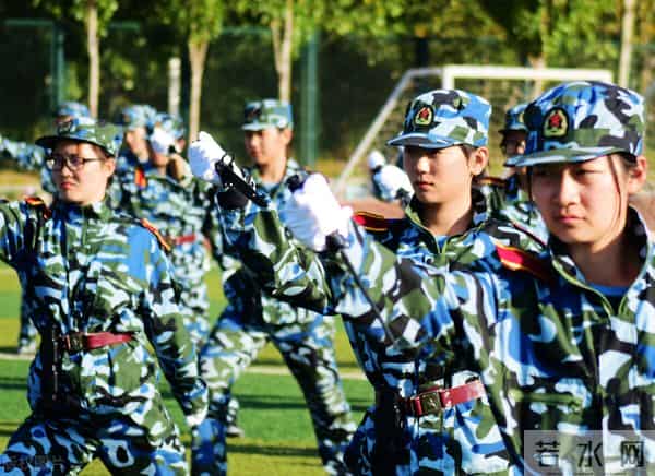 高一军训口号高中的第一课是军训，军训期间，高一学生有哪些注意事项？