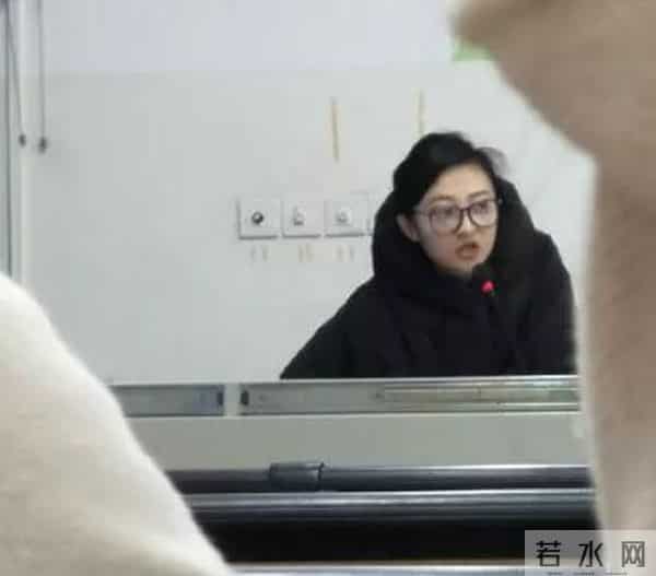 大学体育老师酷似彭于晏