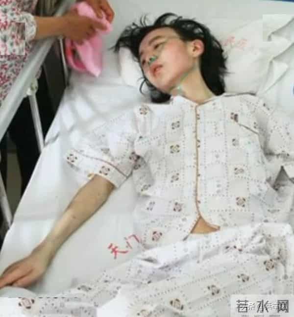 大学生寂寞成灾悲剧！湖北22岁大学生网游成瘾，沉溺网吧10年，归家5天后惨死