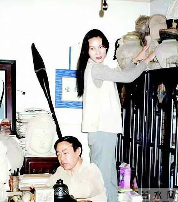 文二代贾浅浅被骂靠父亲上位，贾平凹为人到底怎样？