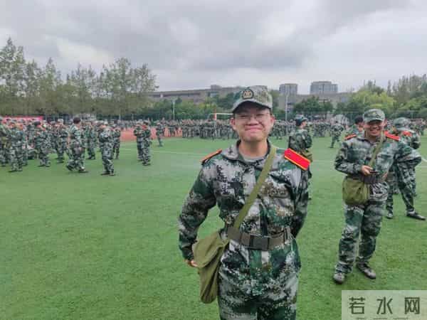 在教学楼里和学长