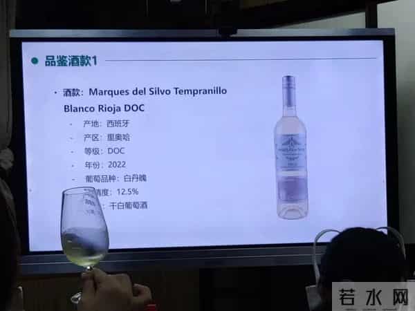 这届打工人流行上夜校