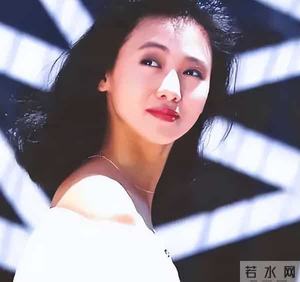 她是清华教授之女，拍三级片与父母决裂，如今再不让女儿进娱乐圈