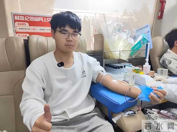 热血青春点亮生命，湖北水利水电职业技术学院学子挽袖献血