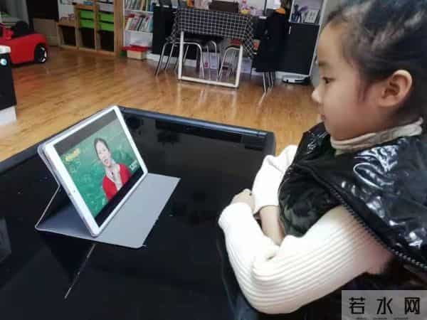 上海中小学生在线学习首日，我们观察到这些有意思的画面