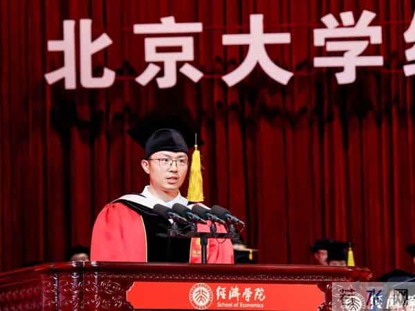 新学期第一节课北大经院课堂内外 - 袁野：一如磐石，深耕不辍