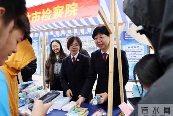 “网络文明进校园，法治护航助成长”——玉林检察“美玉”团队助力建设清朗校园