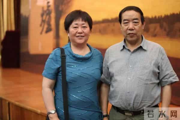 文二代贾浅浅被骂靠父亲上位，贾平凹为人到底怎样？