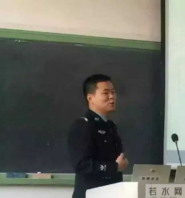 大学体育老师酷似彭于晏