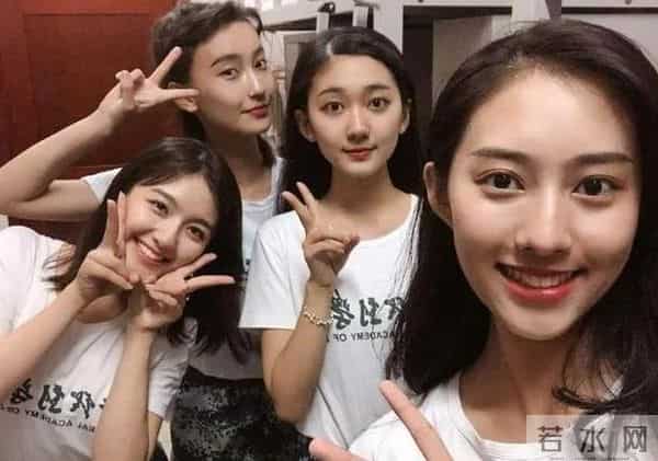 在学校怎样自wei不会被发现