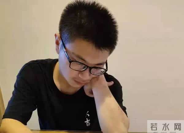 在教学楼里和学长