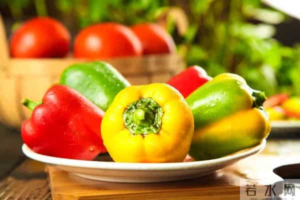 17C142维生素C是西红柿的近10倍 每天吃一个甜椒就够了