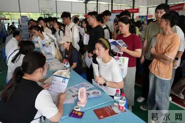 高校电脑全被黑计算机专业跌下神坛?上万学子求职无门,谁偷走了他们的offer?