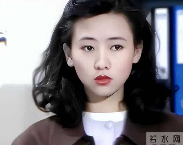 她是清华教授之女，拍三级片与父母决裂，如今再不让女儿进娱乐圈