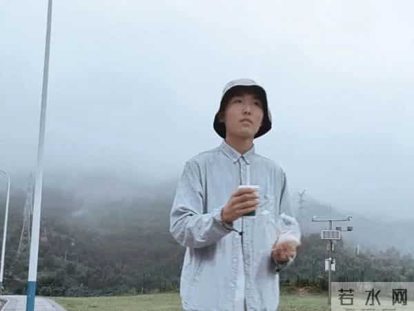 在教学楼里和学长