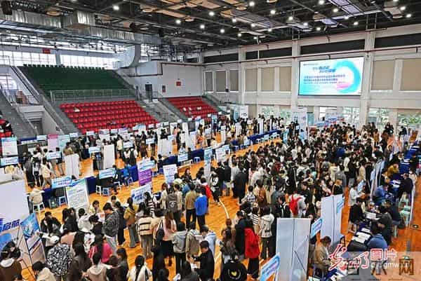 “金秋启航”促就业 精准服务护航青春梦