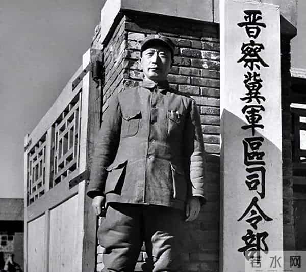 生涯楷模人物十大元帅中，徐向前和聂荣臻谁更应该排在前面？