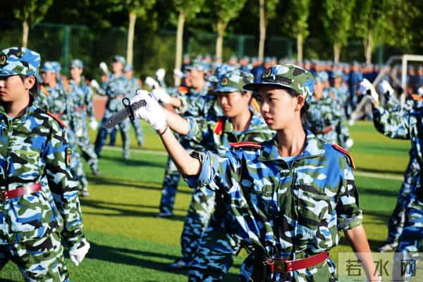 高一军训口号高中的第一课是军训，军训期间，高一学生有哪些注意事项？