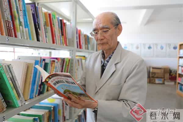退休后,他来到云南,义务支教十余年……为山区的孩子们点亮希望之灯