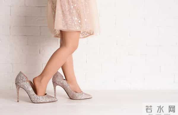 什么是禁穿鞋“鞋子买合脚的就好”吗?这4种有毒的鞋,别再给孩子穿了