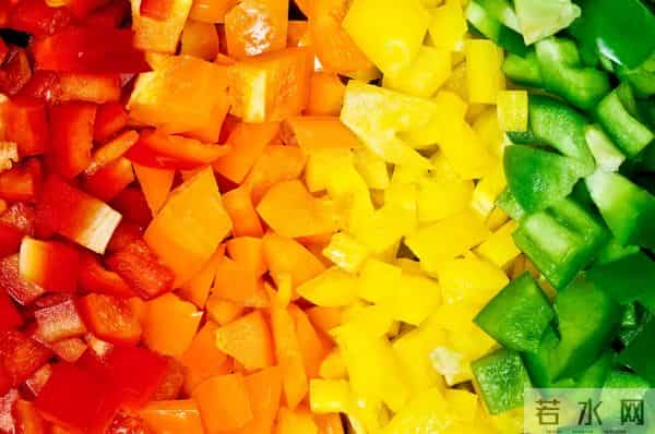 17C142维生素C是西红柿的近10倍 每天吃一个甜椒就够了