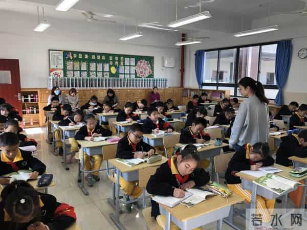 优秀指导老师唐艺:将生活的气息融入到作文的字里行间