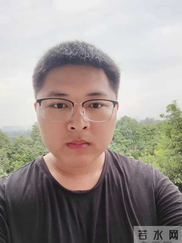 在教学楼里和学长