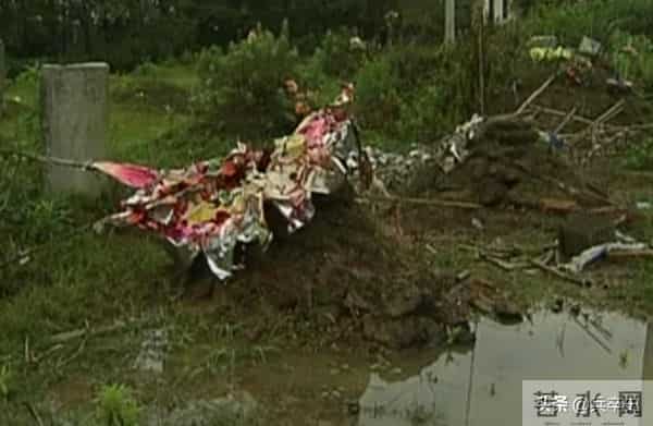 大学生寂寞成灾悲剧！湖北22岁大学生网游成瘾，沉溺网吧10年，归家5天后惨死