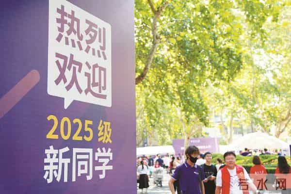 专家鼓励大学生恋爱 -恋爱学业不对立